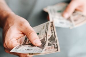 pay 10 percent of bail with 20 dollar bills